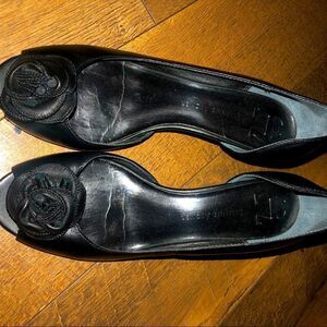 Etienne Agnier shoe with flower on the front